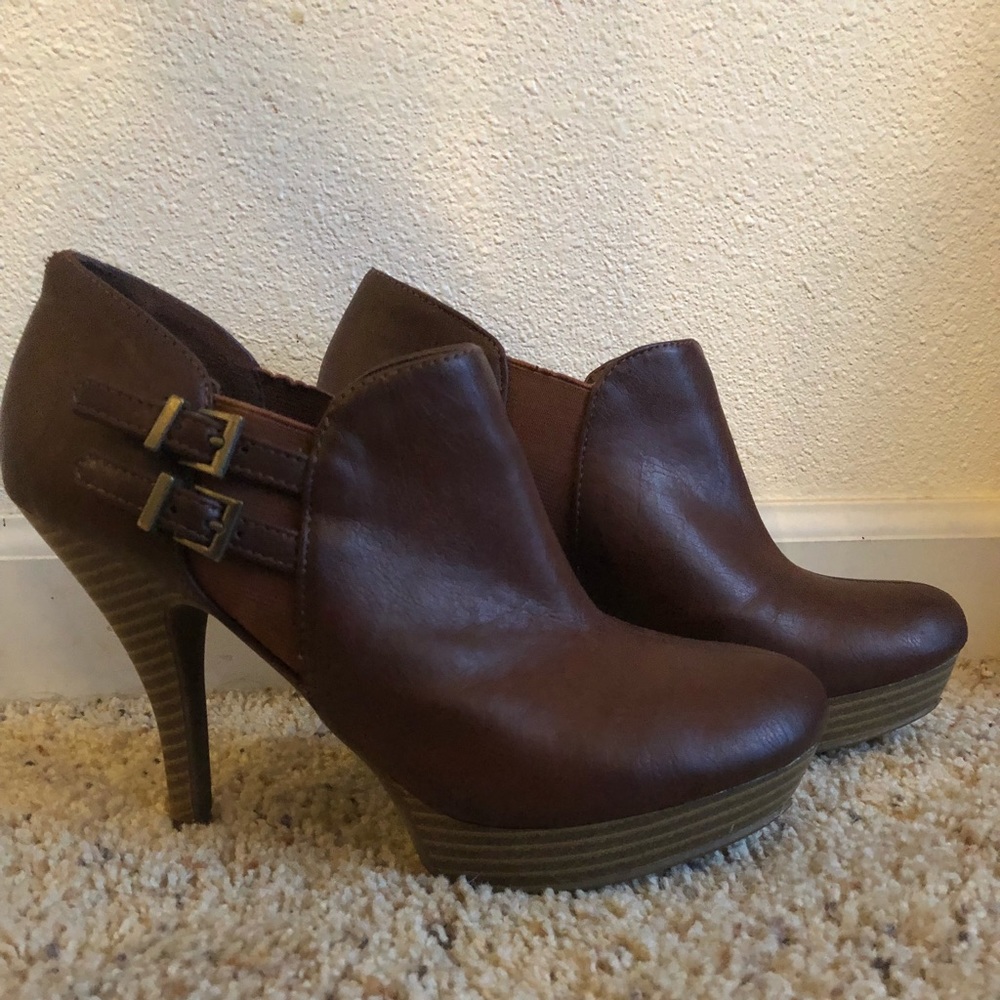 Unlisted boots